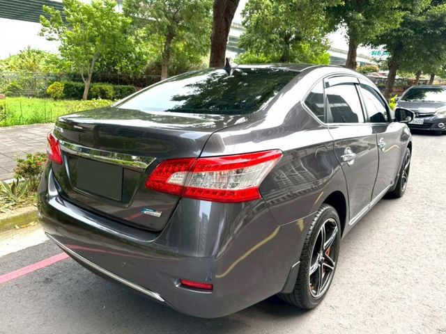 【全場認證里程保證】17吋鋁圈、世盟對四卡鉗、後加大碟盤、10吋安卓機、導航倒顯  第8張相片