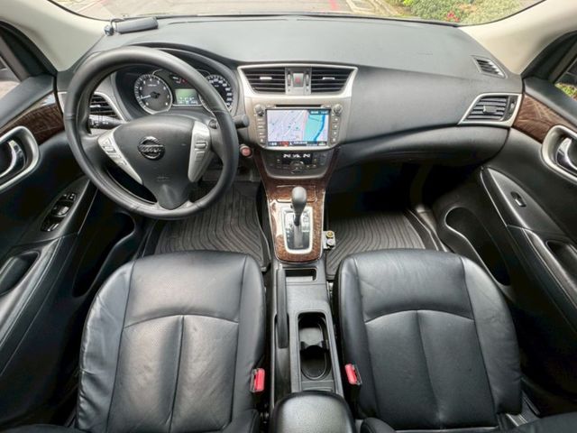 【全場認證里程保證】17吋鋁圈、世盟對四卡鉗、後加大碟盤、10吋安卓機、導航倒顯  第9張相片