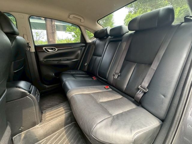 【全場認證里程保證】17吋鋁圈、世盟對四卡鉗、後加大碟盤、10吋安卓機、導航倒顯  第18張相片