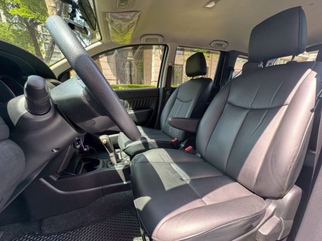 【全場認證里程保證】保證里程5萬km、車頂架、防刮輪拱、倒顯、恆溫、原鈑原廠保養  第8張相片