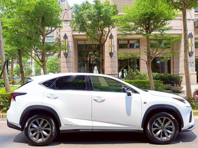 【全場認證里程保證】F-SPORT、4WD、僅7萬km、空力套件、原鈑原廠保養  第4張相片