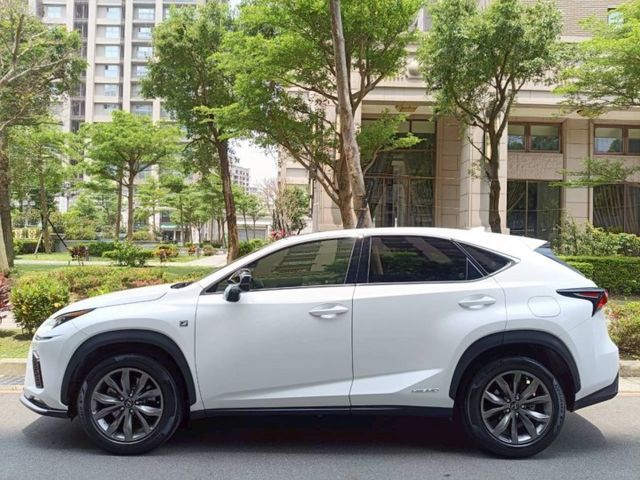 【全場認證里程保證】F-SPORT、4WD、僅7萬km、空力套件、原鈑原廠保養  第5張相片