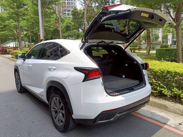 【全場認證里程保證】F-SPORT、4WD、僅7萬km、空力套件、原鈑原廠保養  第7張相片