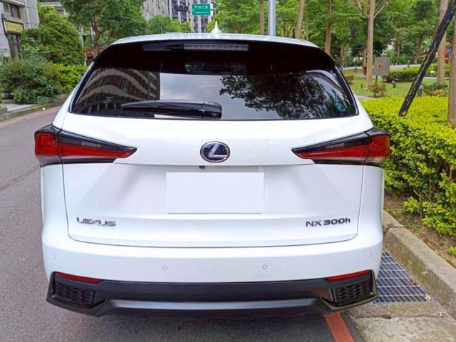 【全場認證里程保證】F-SPORT、4WD、僅7萬km、空力套件、原鈑原廠保養  第8張相片