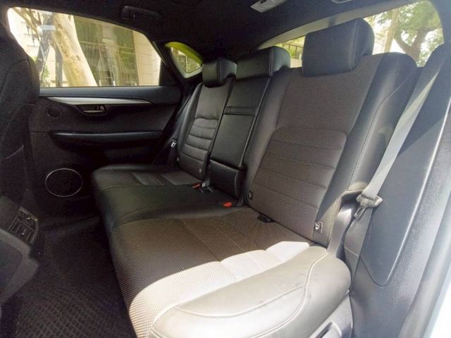 【全場認證里程保證】F-SPORT、4WD、僅7萬km、空力套件、原鈑原廠保養  第17張相片