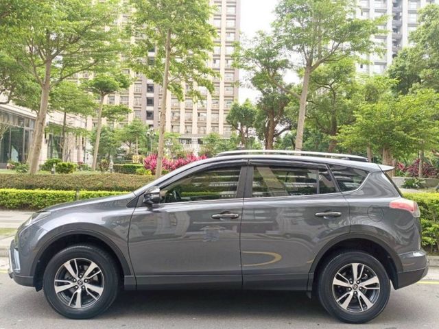 【全場認證里程保證】汽油尊爵版、盲點、ACC、電尾門、煞停、車偏、倒顯、原廠保養  第5張相片