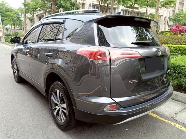 【全場認證里程保證】汽油尊爵版、盲點、ACC、電尾門、煞停、車偏、倒顯、原廠保養  第6張相片