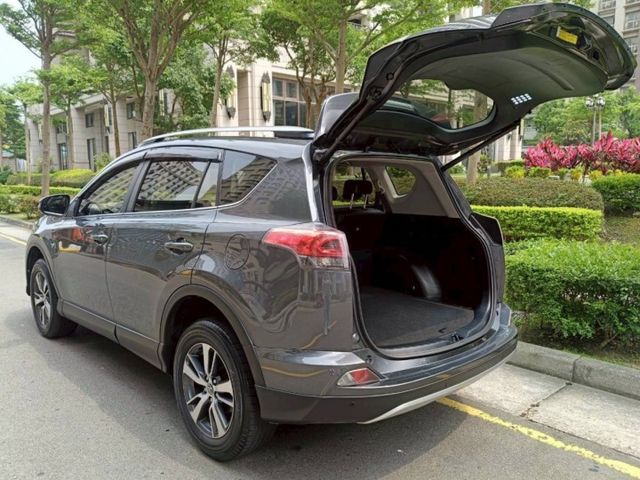 【全場認證里程保證】汽油尊爵版、盲點、ACC、電尾門、煞停、車偏、倒顯、原廠保養  第7張相片