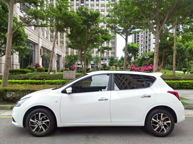 【全場認證里程保證】全新車味、僅9000km、6安、盲點、IKEY、原漆原鈑件  第5張相片