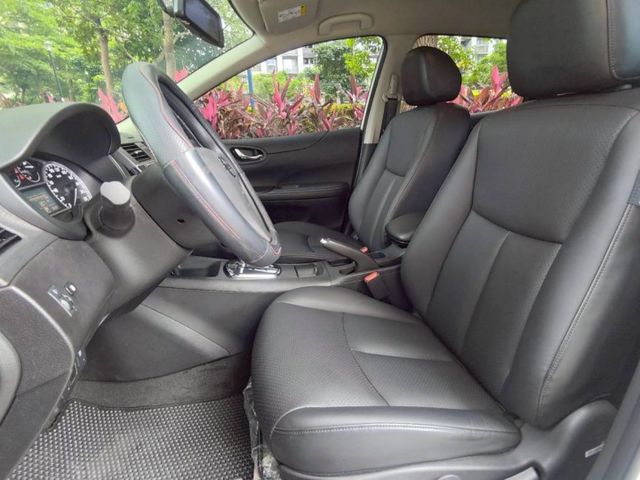 【全場認證里程保證】全新車味、僅9000km、6安、盲點、IKEY、原漆原鈑件  第11張相片