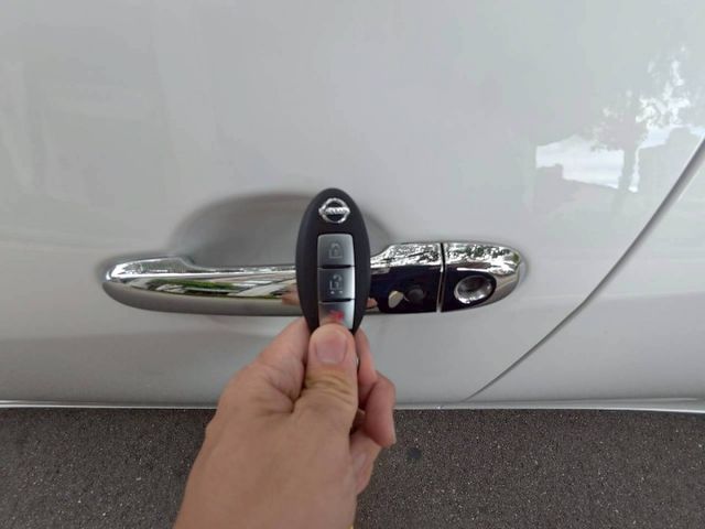 【全場認證里程保證】全新車味、僅9000km、6安、盲點、IKEY、原漆原鈑件  第13張相片