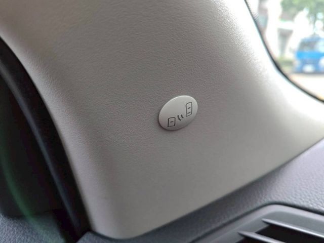 【全場認證里程保證】全新車味、僅9000km、6安、盲點、IKEY、原漆原鈑件  第15張相片