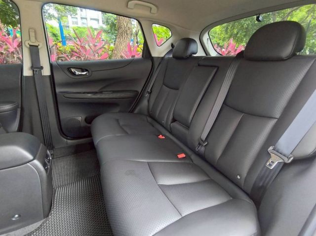 【全場認證里程保證】全新車味、僅9000km、6安、盲點、IKEY、原漆原鈑件  第17張相片