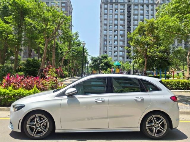 【全場認證里程保證】僅4萬km、全景天窗、AMG跑車套件、雙10吋螢幕、原廠保養  第4張相片