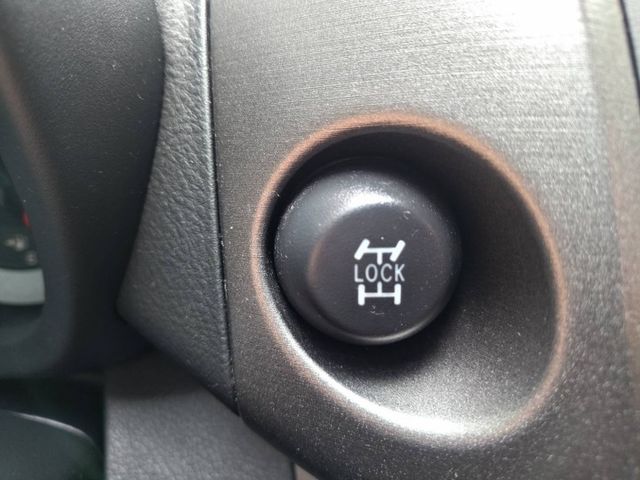 【全場認證里程保證】4WD旗艦版、僅13萬KM、車側踏板、6安、循跡、導航倒顯  第11張相片