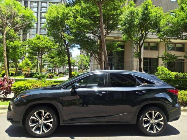 【祺鉅汽車】僅9萬KM、天窗、盲點、電尾門、12吋螢幕、原廠保養、0頭款～可全貸  第4張相片