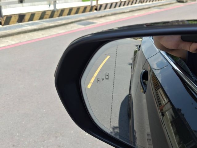【祺鉅汽車】僅9萬KM、天窗、盲點、電尾門、12吋螢幕、原廠保養、0頭款～可全貸  第12張相片