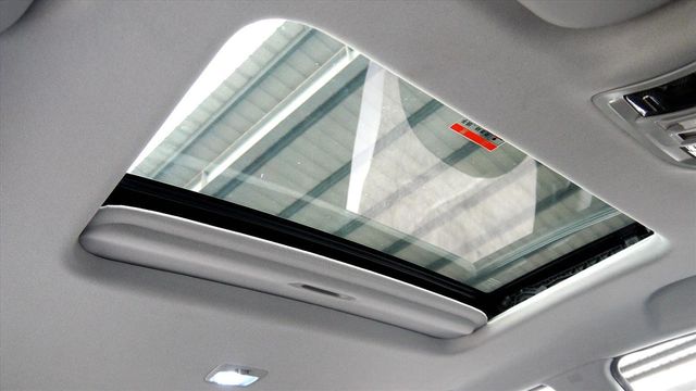 原廠保養 免鑰匙 環景 抬顯天窗 電尾門  第7張相片