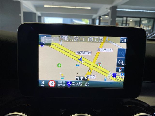 BENZ GLC250  第12張相片