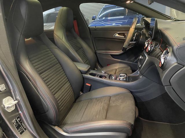 BENZ CLA45  第9張相片