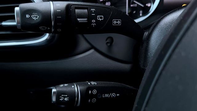 INFINITI Q30  第7張相片