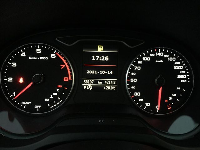 2016年領牌 低里程 A3  第8張相片