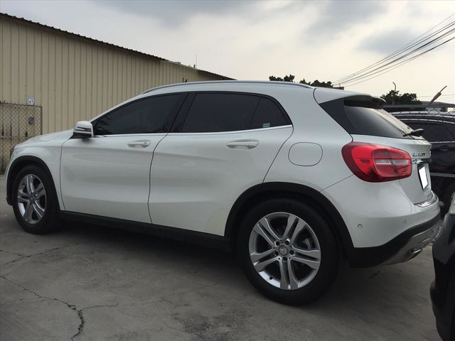 賓士 GLA200 全景天窗 i-key  第3張相片