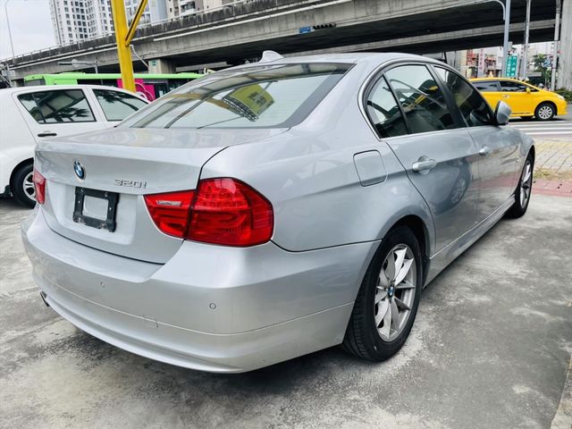 BMW 320  第8張相片