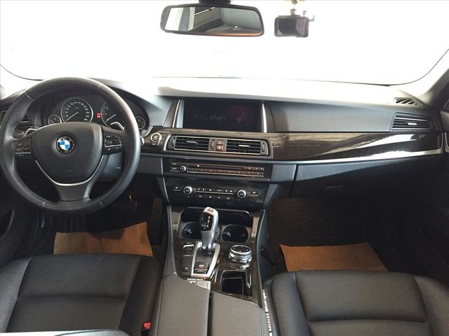總代理 BMW520i Luxury  第8張相片