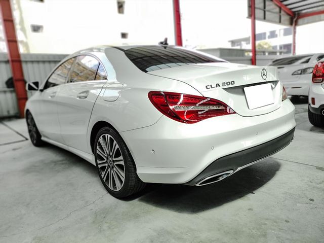 BENZ CLA200  第2張相片