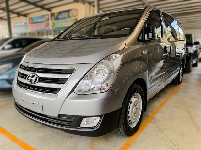 9人座 實跑8萬  第1張相片