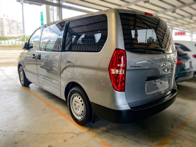 9人座 實跑8萬  第2張相片