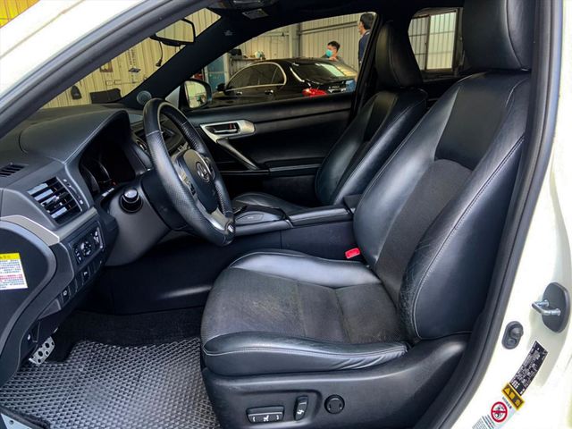 LEXUS CT200H  第4張相片