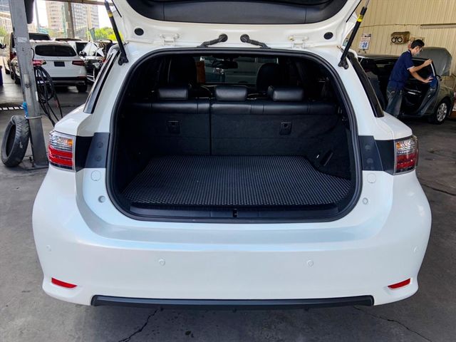 LEXUS CT200H  第21張相片