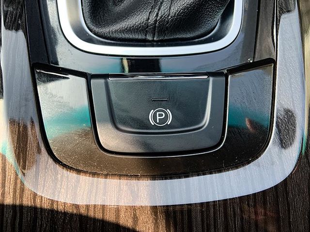 LUXGEN U6  第20張相片