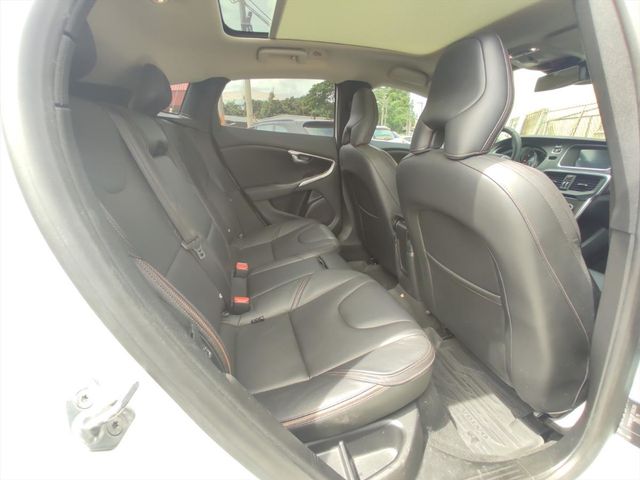 ACC自動跟車 全景天窗 導航 自動停車  第21張相片