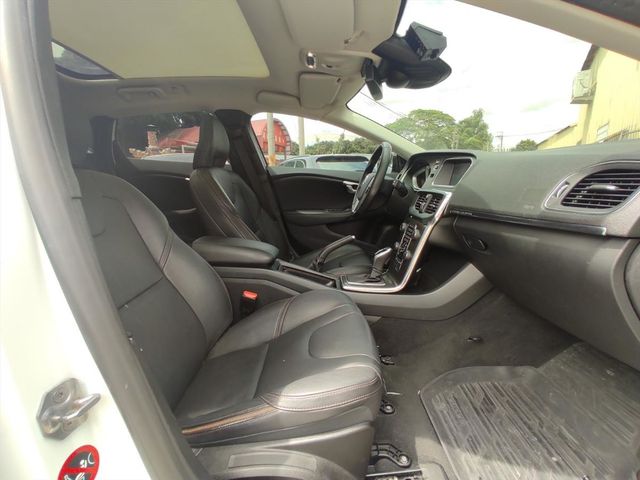 ACC自動跟車 全景天窗 導航 自動停車  第22張相片