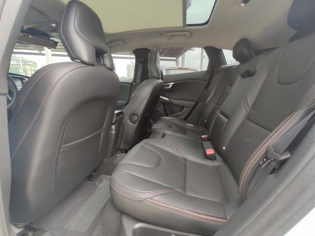 ACC自動跟車 全景天窗 導航 自動停車  第23張相片