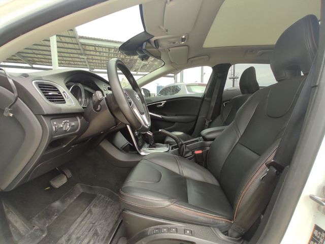 ACC自動跟車 全景天窗 導航 自動停車  第24張相片