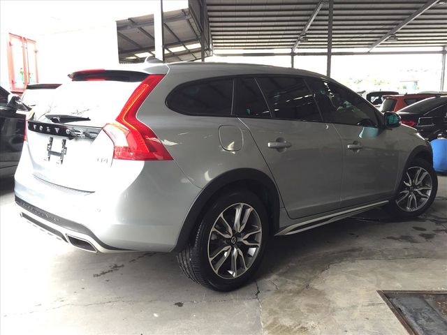 柴油旅行車 V60 D4  第4張相片
