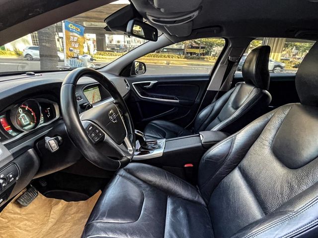 VOLVO V60  第3張相片