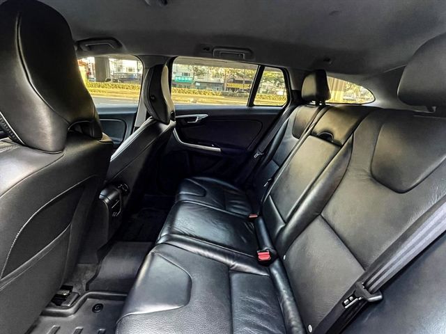 VOLVO V60  第4張相片