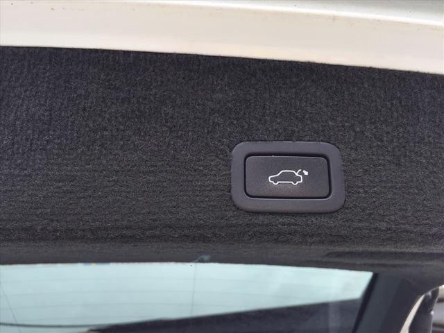 2015年領牌 R-Design套件  第11張相片