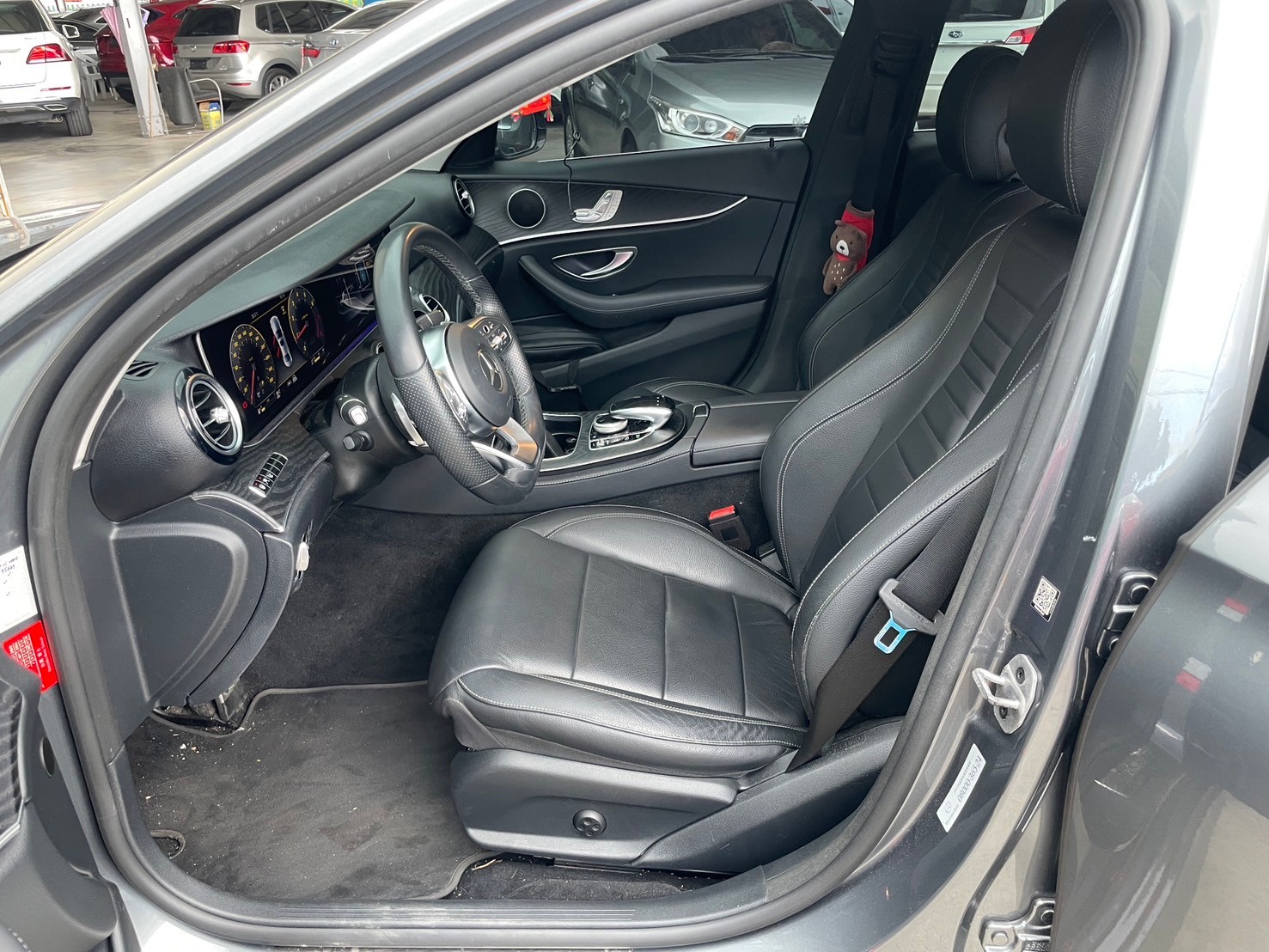 E300 AMG 23P 360環景 氣氛燈 電尾 雙液晶螢幕  第9張相片