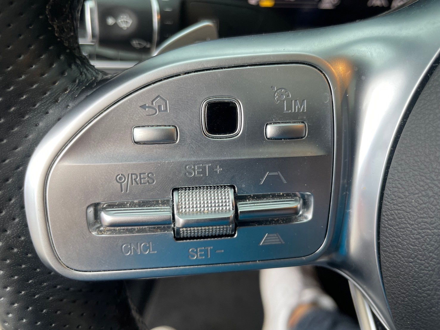 E300 AMG 23P 360環景 氣氛燈 電尾 雙液晶螢幕  第10張相片