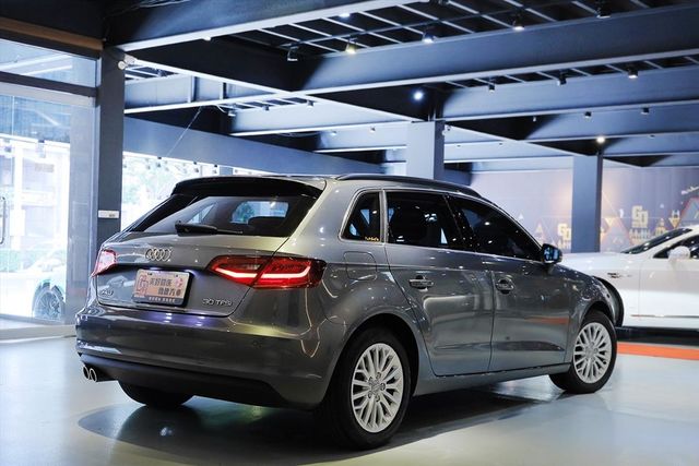 15年式Audi A3 全原廠保養 中文  第5張相片