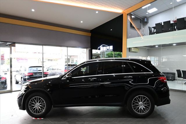 BENZ GLC300  第3張相片