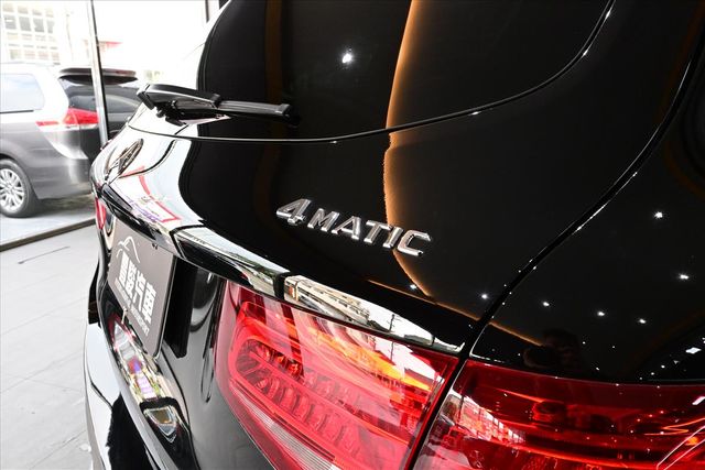 BENZ GLC300  第6張相片