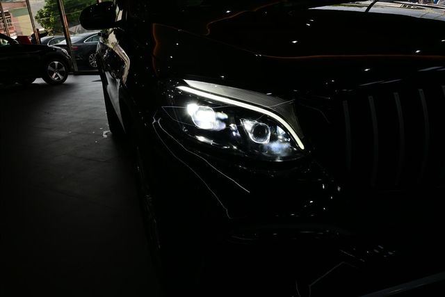 BENZ GLC300  第7張相片