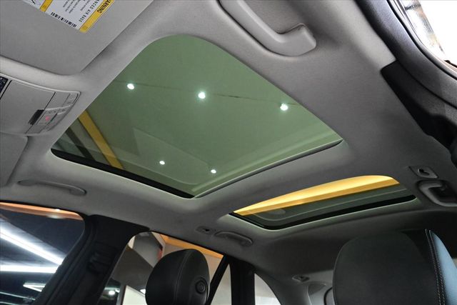 BENZ GLC300  第14張相片
